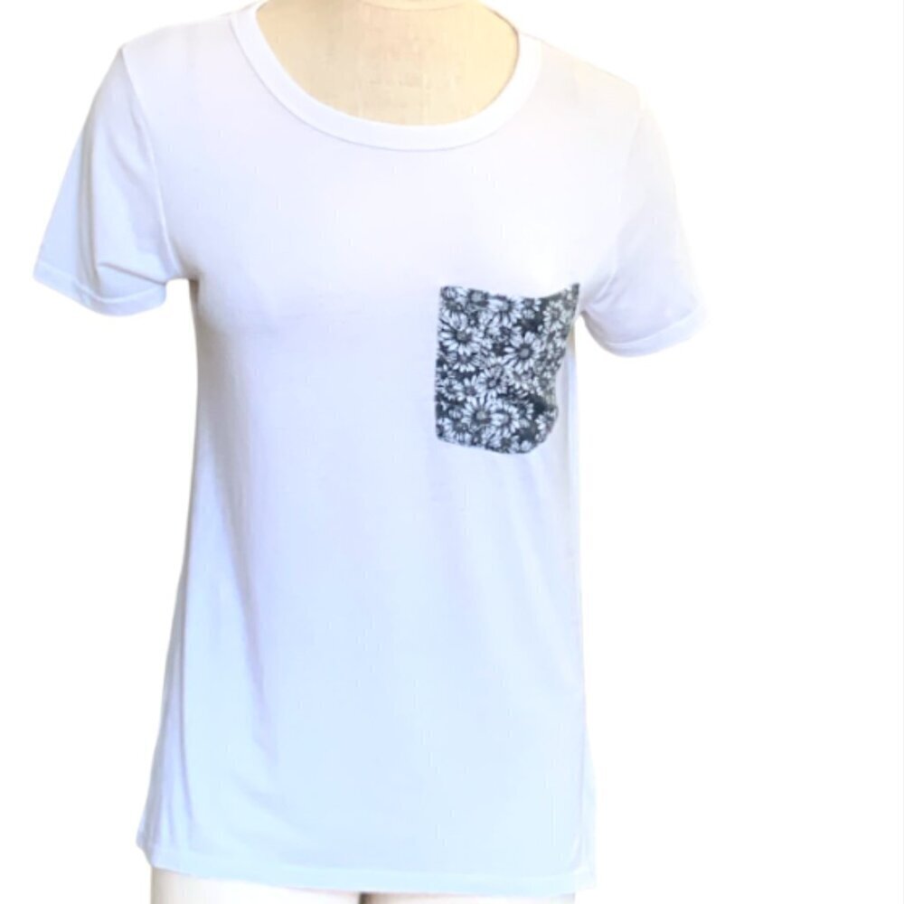 Modern Lux Short Sleeve Tee Contrast-Daisy-Pocket Accent Sz M White & Black 62B